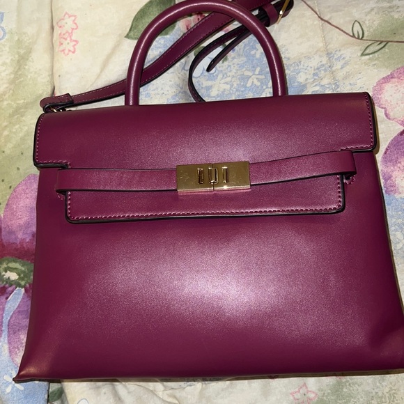 Handbags - New burgundy maroon red handbag with straps